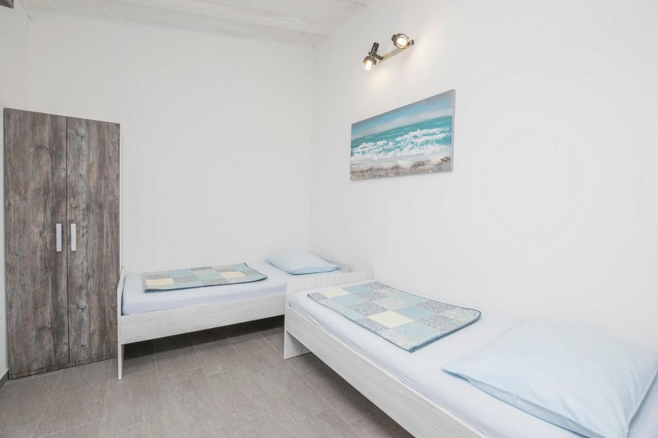 Apartments Mira プリヴラカ エクステリア 写真